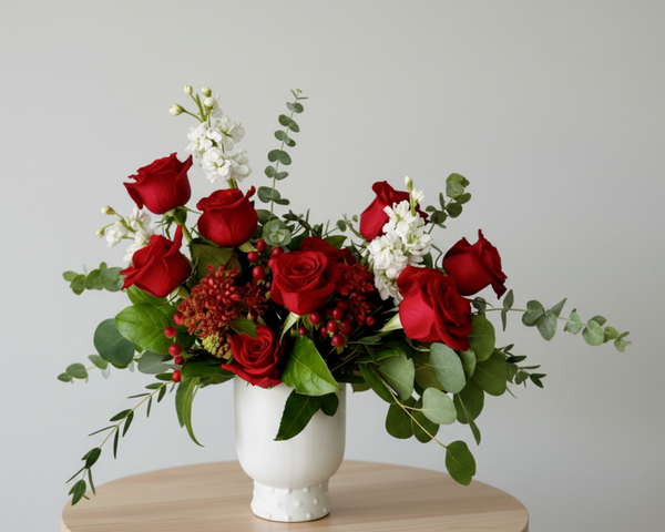 8 roses, stocks, hypericum, and eucalyptus foliage.
Ceramic base.
Garden romantic style - Valentine's