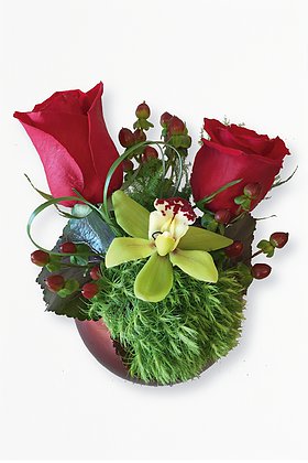 GLW023-1 - SMALL ARRANGEMENT OF ROSES AND ORCHID